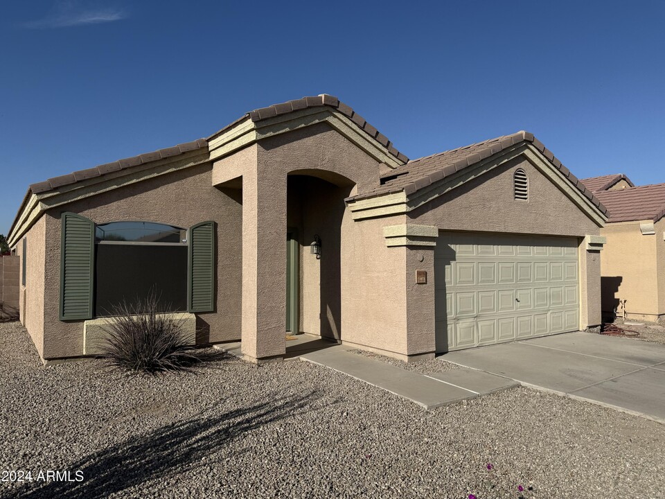 16016 W Larkspur Dr in Goodyear, AZ - Building Photo