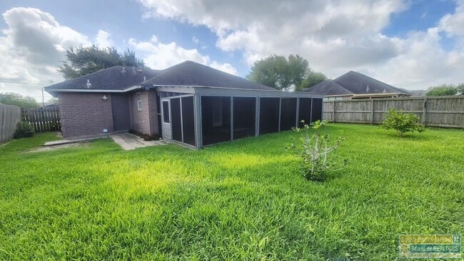1211 Palo Blanco Dr in Laguna Vista, TX - Building Photo - Building Photo