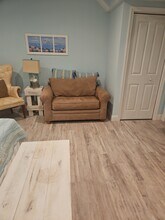 75 Neptune St in Jamestown, RI - Foto de edificio - Building Photo