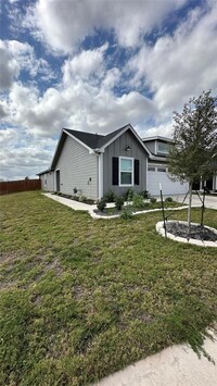 297 Frogmore Lp in Uhland, TX - Building Photo - Building Photo