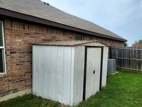 10337 Kingspoint Blvd in Fort Worth, TX - Building Photo - Building Photo