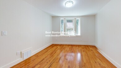 38 Gibson St, Unit 5B in Cambridge, MA - Foto de edificio - Building Photo