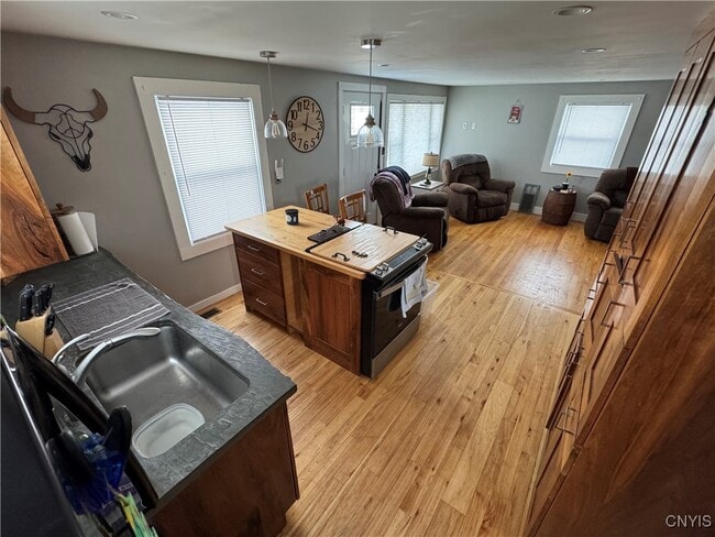 9646 River Rd in Marcy, NY - Building Photo - Building Photo