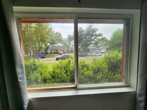 1533 Bosque Dr in Garland, TX - Foto de edificio - Building Photo