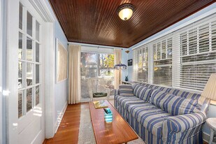 630 Pleasant St in Saugatuck, MI - Building Photo