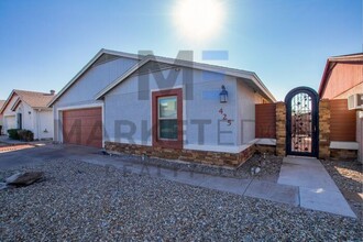 425 E Marco Polo Rd in Phoenix, AZ - Foto de edificio - Building Photo