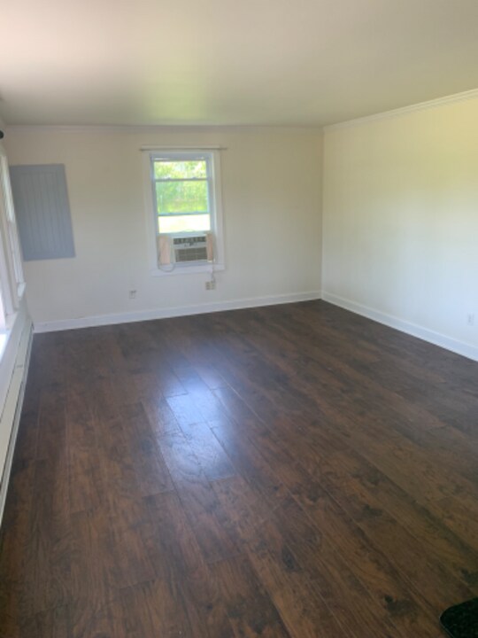 3644 Bedminster Rd in Ottsville, PA - Building Photo