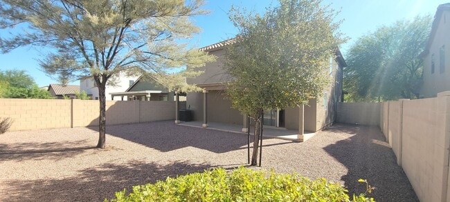 1832 S Falcon Dr in Gilbert, AZ - Building Photo - Building Photo