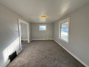 227 Idylwild St NE in Warren, OH - Building Photo - Building Photo