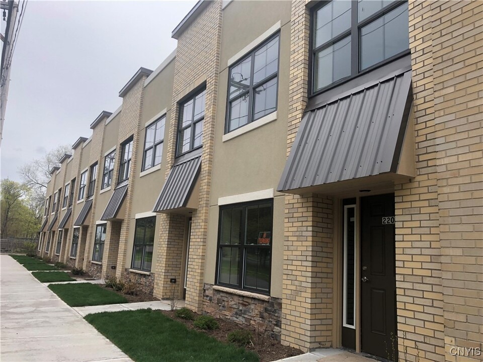 224 Chapel St in Fayetteville, NY - Building Photo