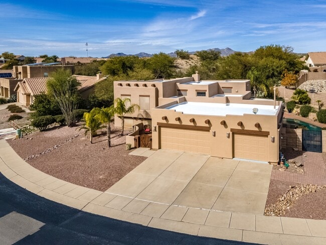 1681 E Moonshroud Dr in Oro Valley, AZ - Building Photo - Building Photo