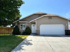 6408 Terry Ave in Yakima, WA - Building Photo
