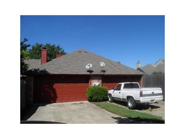 904 Teakwood Ln in Desoto, TX - Building Photo - Building Photo