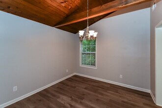 2429 Chauncey Ln in Marietta, GA - Building Photo - Building Photo