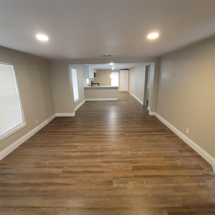 6810 Bleker St in Houston, TX - Building Photo
