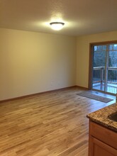 1070 Klaskanine Ave in Astoria, OR - Foto de edificio - Building Photo