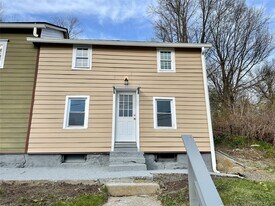 26 S Center St in Millerton, NY - Building Photo