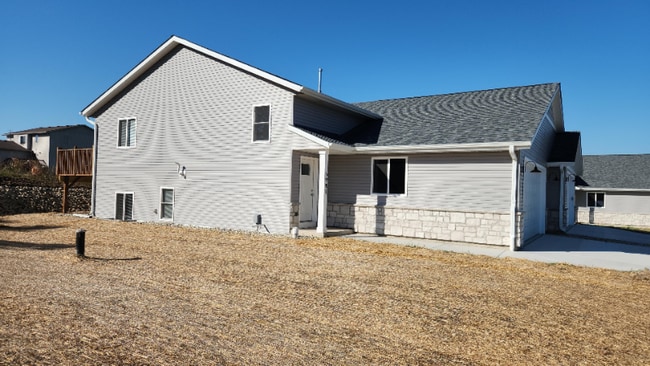 5981 Hanson Ct in Burlington, WI - Foto de edificio - Building Photo