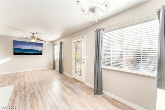 2501 Sierra Bello Ave in Las Vegas, NV - Building Photo - Building Photo