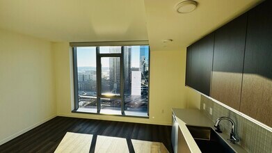 800 Columbia St, Unit 1503 in Seattle, WA - Building Photo - Building Photo