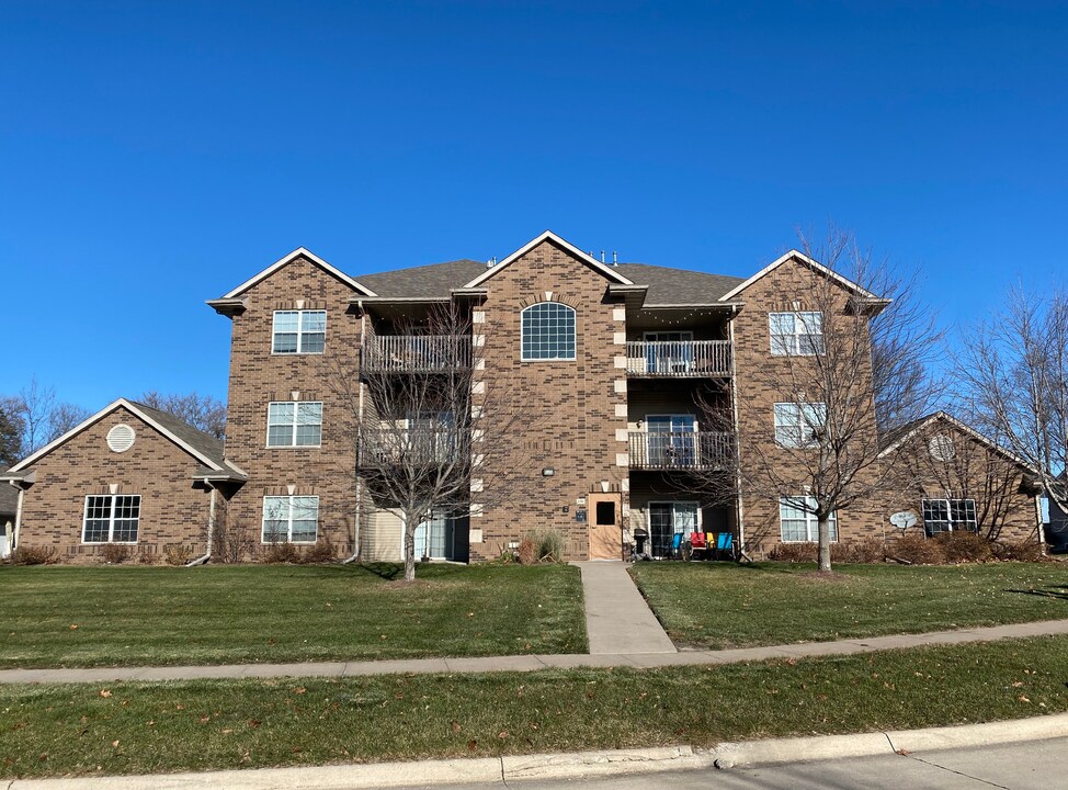 90 Jefferson St, Unit 8 in North Liberty, IA - Foto de edificio