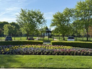 12880 University,Unit 3b Crescent in Carmel, IN - Building Photo - Building Photo