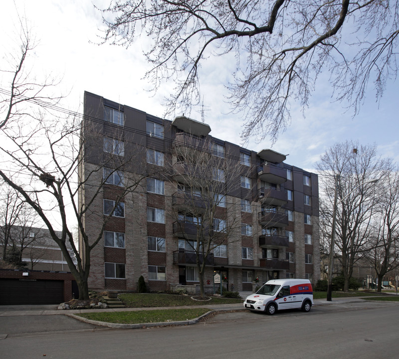 Seaview Apartments in Oakville, ON - Building Photo