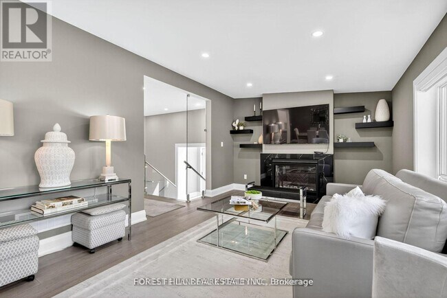 9 Tadcaster Pl in Toronto, ON - Building Photo - Building Photo