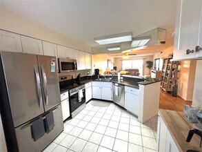 2238 N Cypress Bend Dr in Pompano Beach, FL - Building Photo - Building Photo