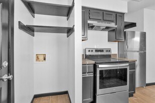 1121 Lovett St in Tomball, TX - Building Photo