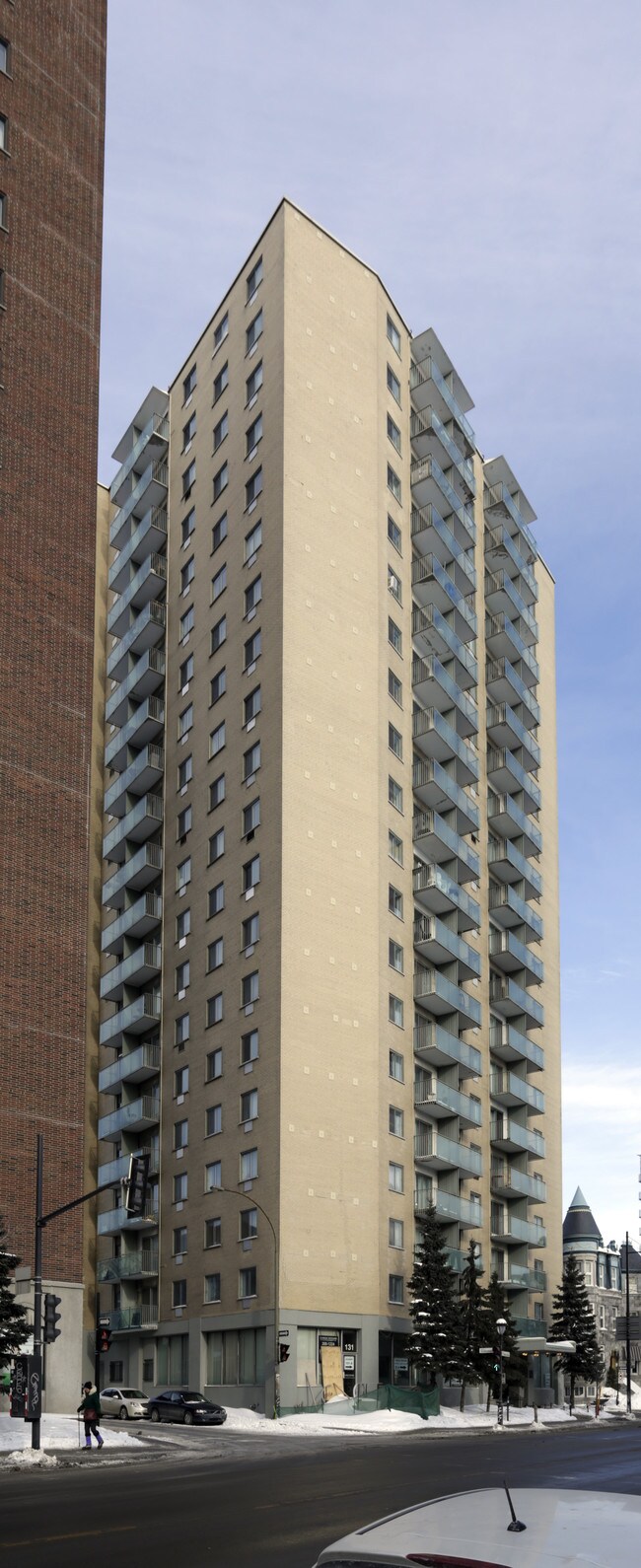 The Saguenay Apartments in Montréal, QC - Building Photo - Building Photo