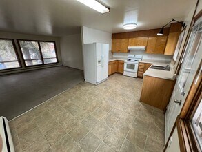 1319 Turpin St-Unit -TP # 1319 in Anchorage, AK - Building Photo - Building Photo