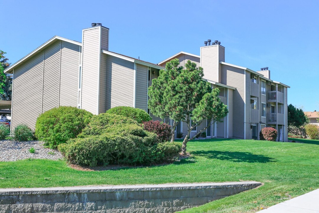 Peaks at Meadow Ridge in Spokane Valley, WA - Building Photo