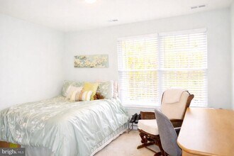 102 Red Bud Ln in Mantua, NJ - Building Photo - Building Photo