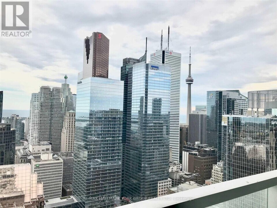 197 Yonge St in Toronto, ON - Building Photo