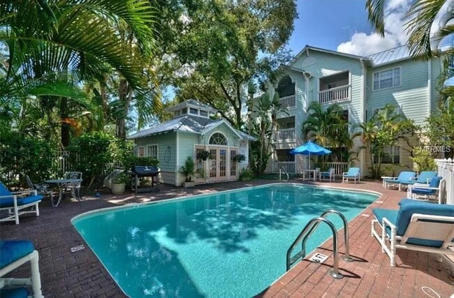 3002 W Cleveland St, Unit D5 in Tampa, FL - Building Photo - Building Photo