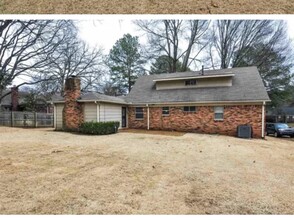 2107 Riverdale Rd in Germantown, TN - Foto de edificio - Building Photo