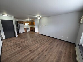 Paradise Place Apartments in West Bend, WI - Building Photo - Interior Photo