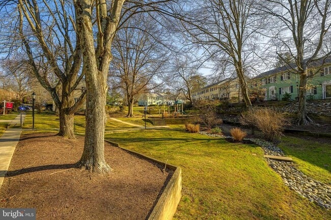 9848 Hollow Glen Pl in Silver Spring, MD - Foto de edificio - Building Photo