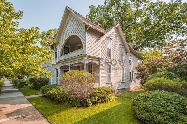 property at 1522 Broadway Ave NW