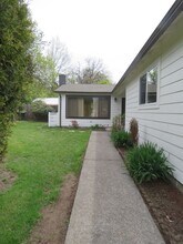 8110 SW Thorn St in Tigard, OR - Building Photo - Building Photo