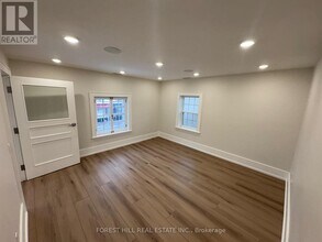 13 Thomas St in Mississauga, ON - Building Photo - Building Photo