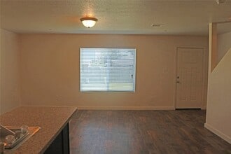10535 Mills Rd, Unit 9D in Houston, TX - Building Photo - Building Photo