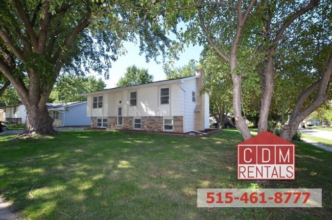 203 NW 3rd St in Grimes, IA - Building Photo - Building Photo