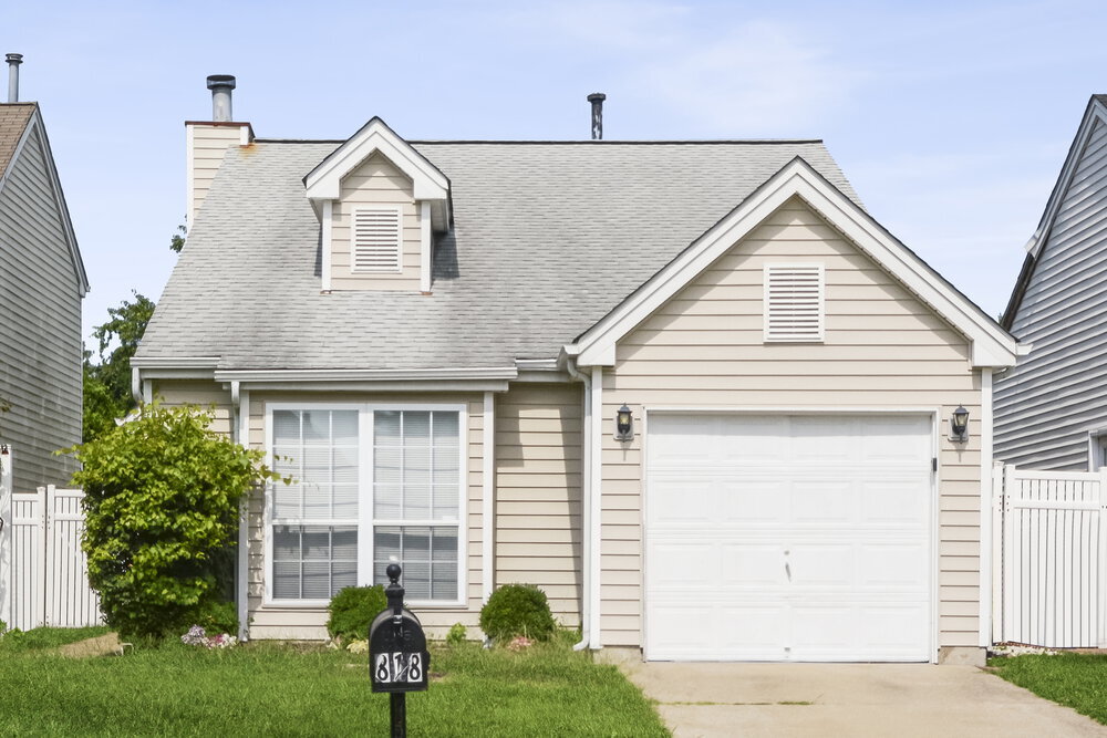818 Liberty Village Dr in Florissant, MO - Building Photo