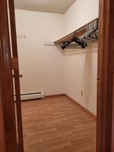 2204 Valleyhigh Dr NW in Rochester, MN - Foto de edificio - Building Photo