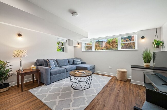 318 Custer Ave, Unit G