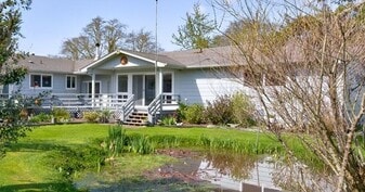 6810 Chattam Wy in Ilwaco, WA - Building Photo