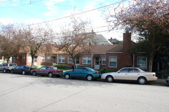 322-342 NW 22nd Ave in Portland, OR - Building Photo - Building Photo