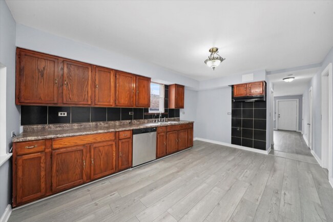 2133 W 18th Pl, Unit Coach House in Chicago, IL - Building Photo - Building Photo